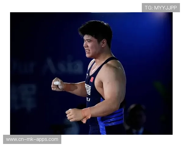 世界举重大赛三项全破纪录，选手成传奇