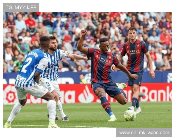 锋线对决:巴伦西亚vs莱万特——激情与技术的巅峰较量 锋线对决:巴伦西亚vs莱万特——激情与技术的巅峰较量